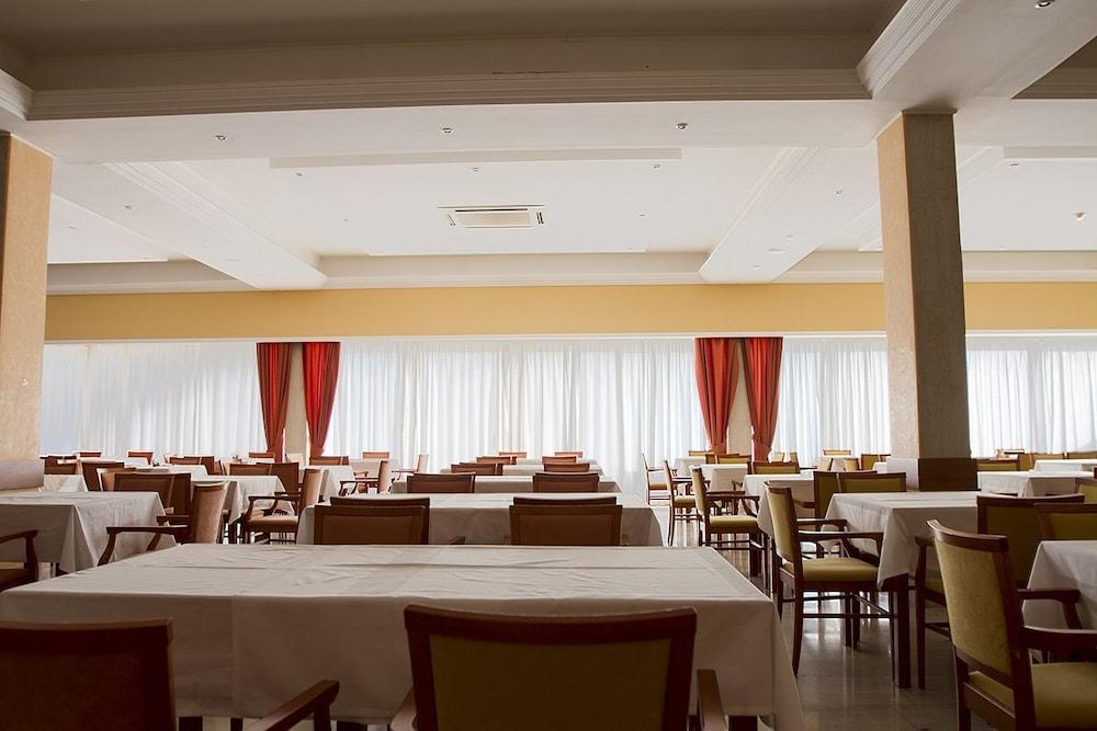 Hotel Pula Bagian luar foto