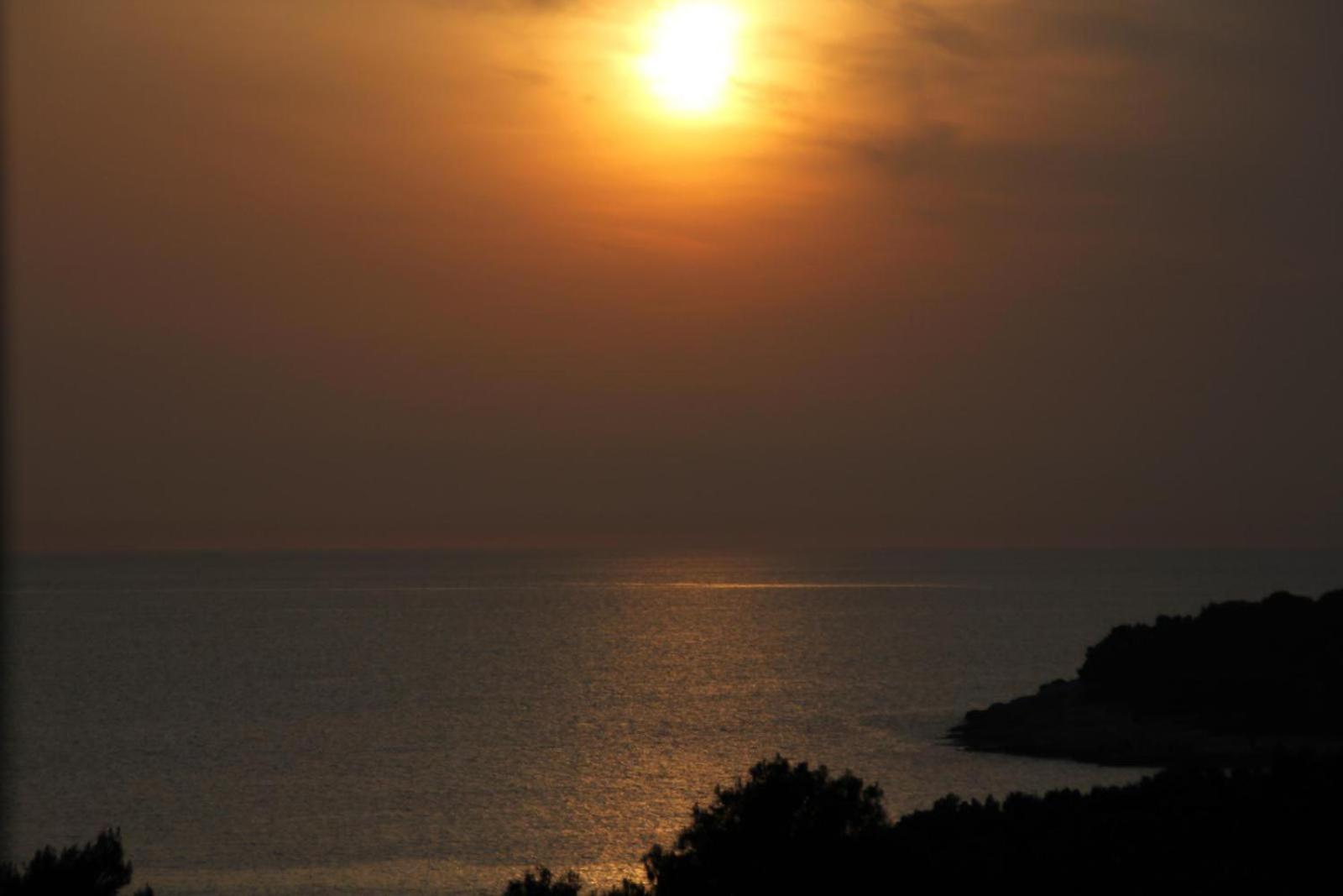 Hotel Pula Bagian luar foto