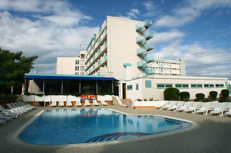 Hotel Pula Bagian luar foto
