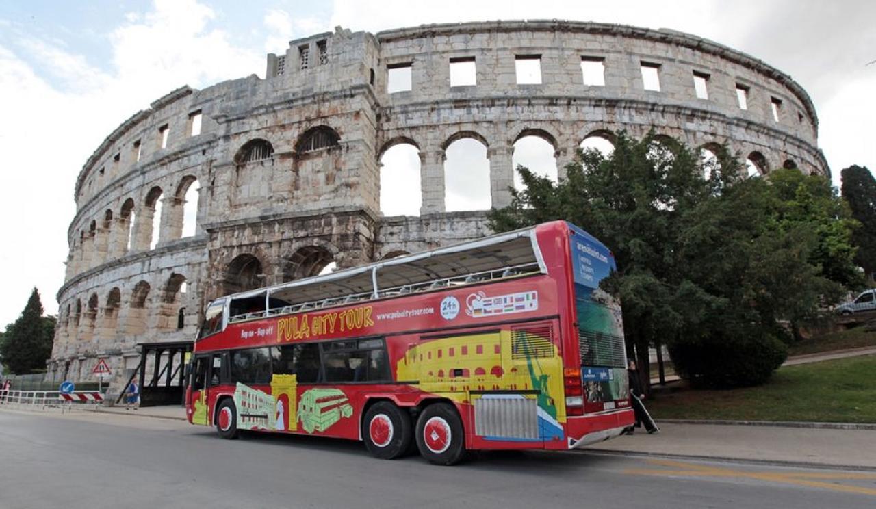 Hotel Pula Bagian luar foto