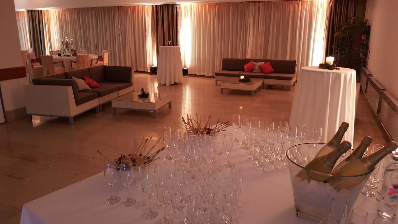 Hotel Pula Bagian luar foto
