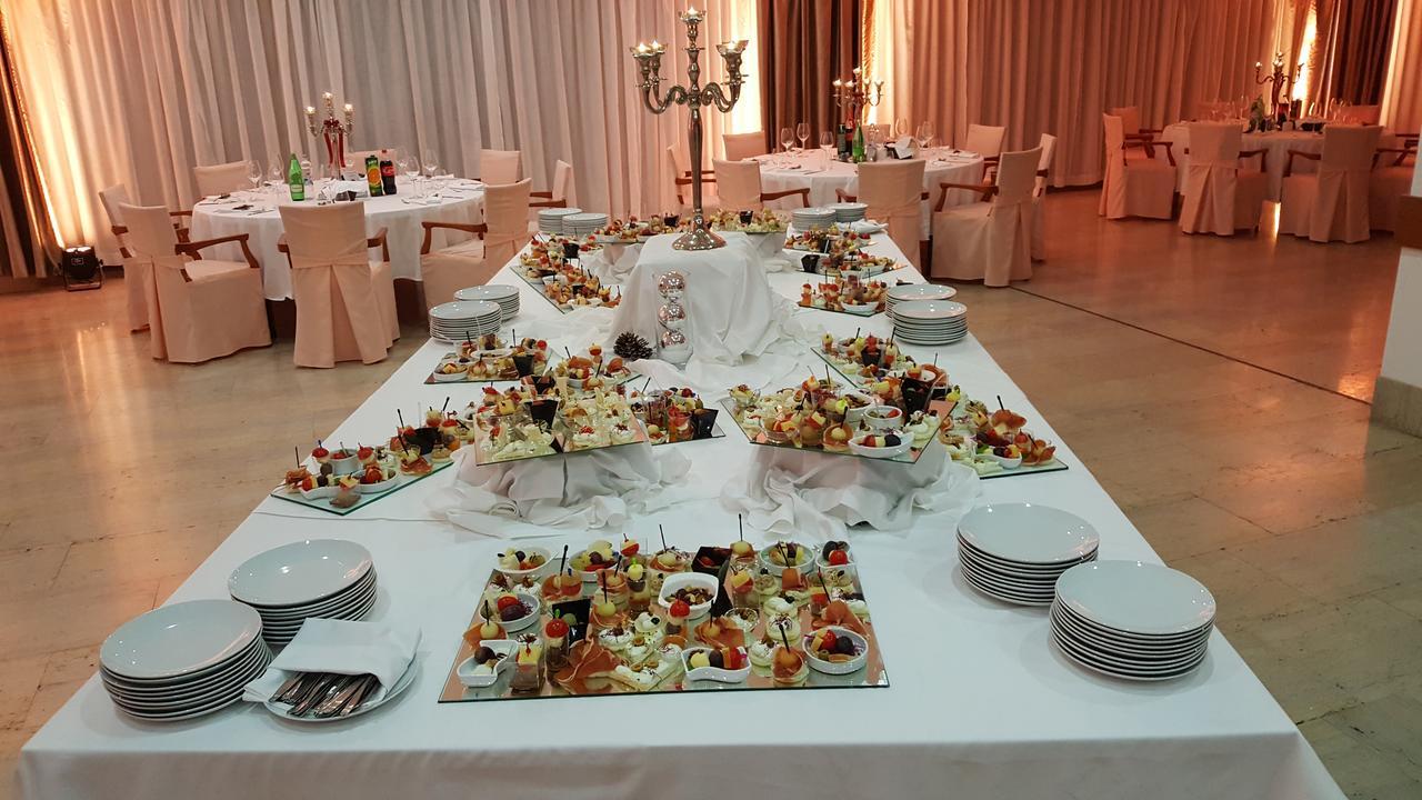 Hotel Pula Bagian luar foto