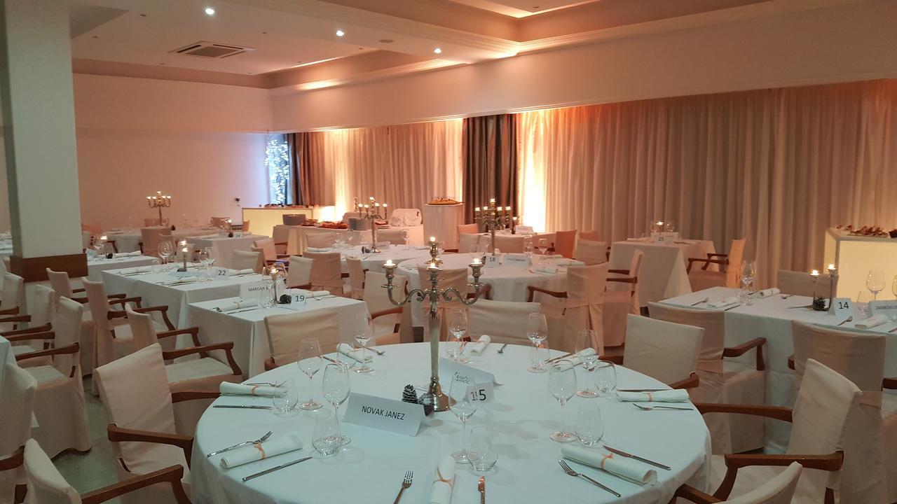 Hotel Pula Bagian luar foto