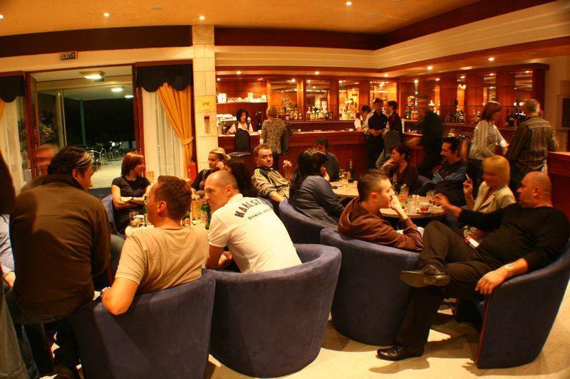 Hotel Pula Bagian luar foto