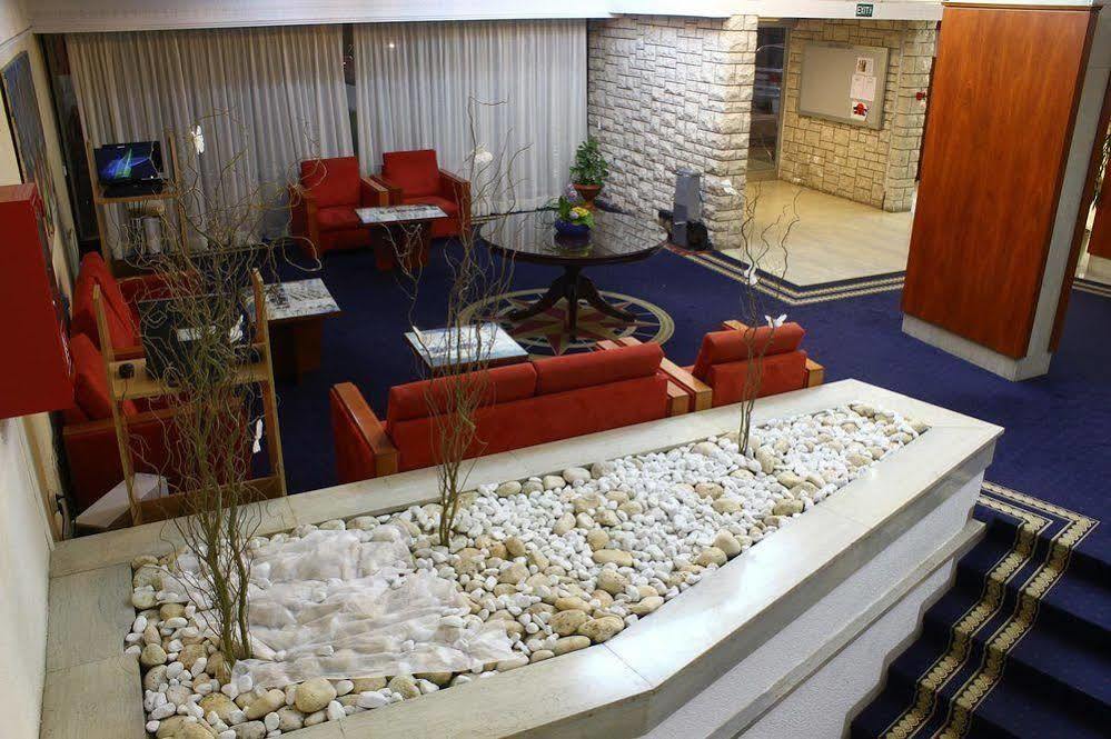 Hotel Pula Bagian luar foto