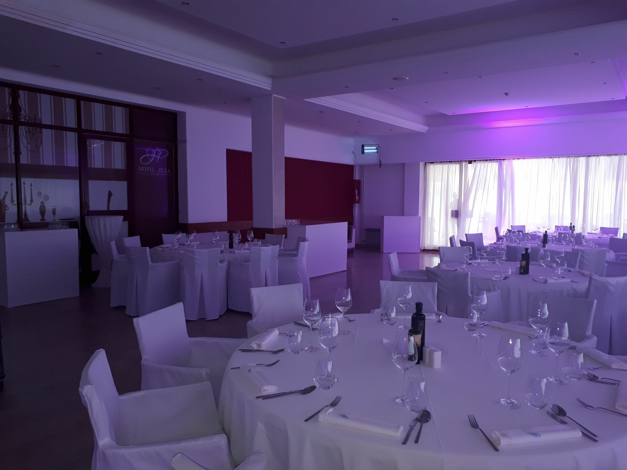 Hotel Pula Bagian luar foto